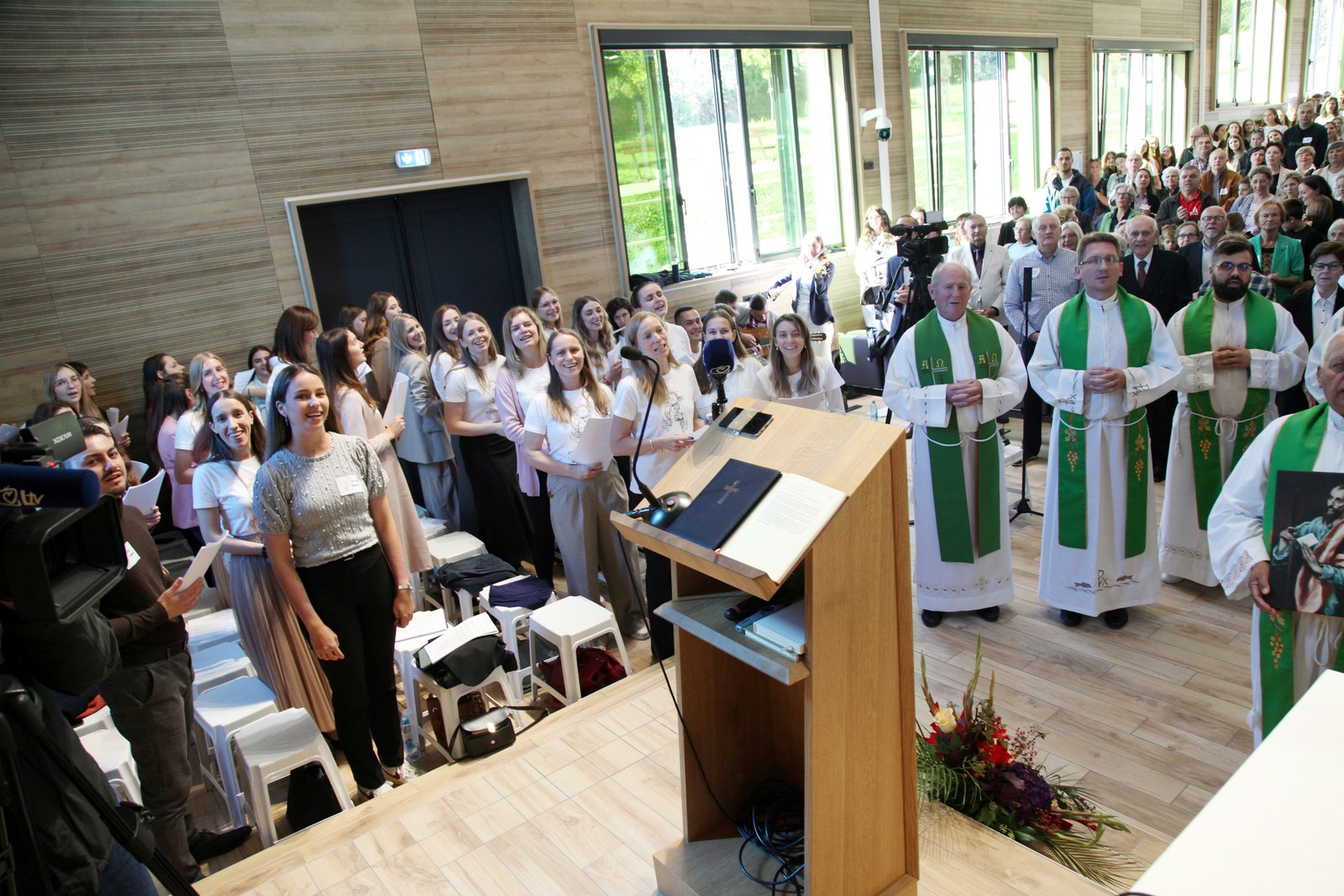 Coro y asamblea durante el jubileo de 2024 en Tabor